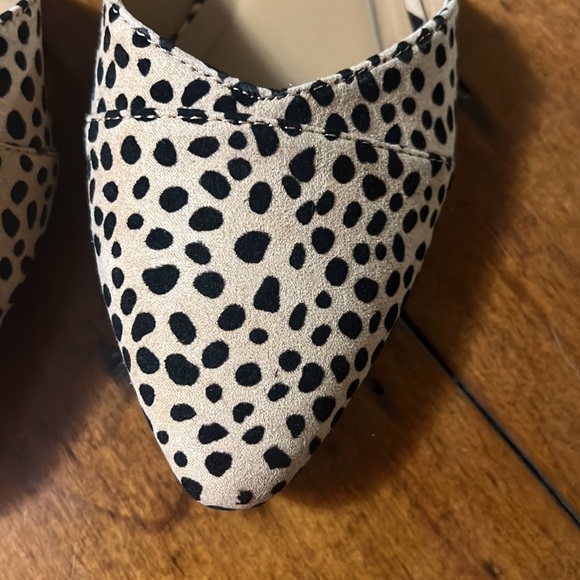 CUTE tan and black flats, size 8.5 - Picture 3 of 3